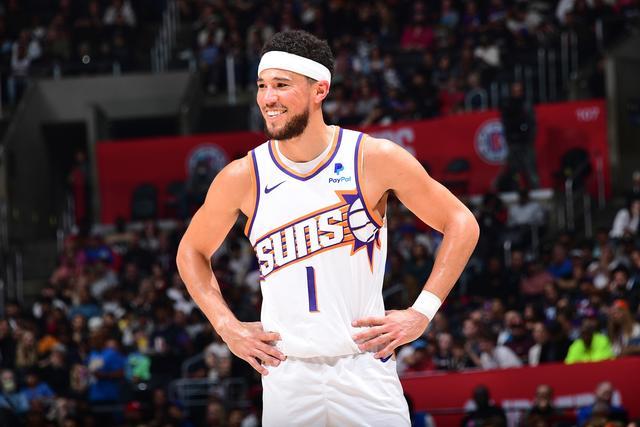 赵丽颖突发健康问题，冯绍峰的反应引发热议